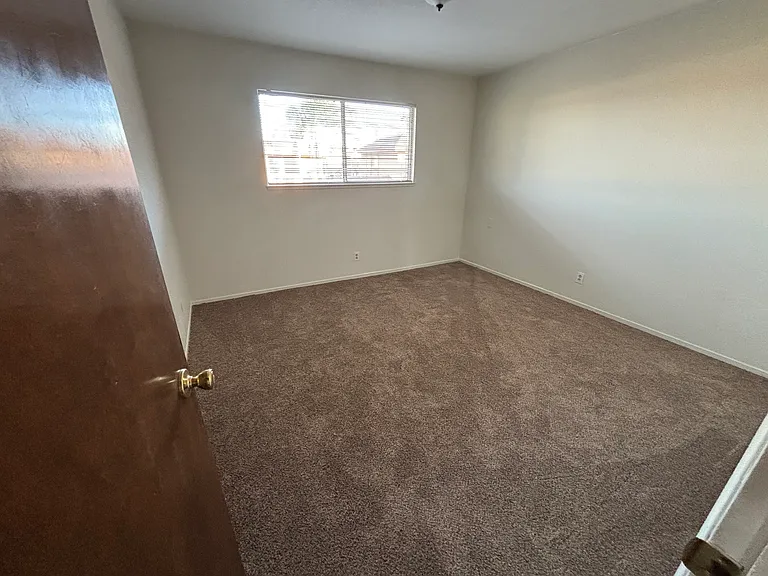 100 E Hawkeye Ave #14-11-17 — Photo 6
