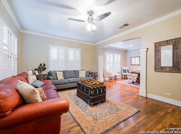 2nd image of 251 S Hackberry Ave