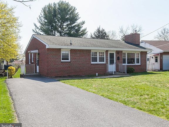 2nd image of 208 Rock Willow Ave