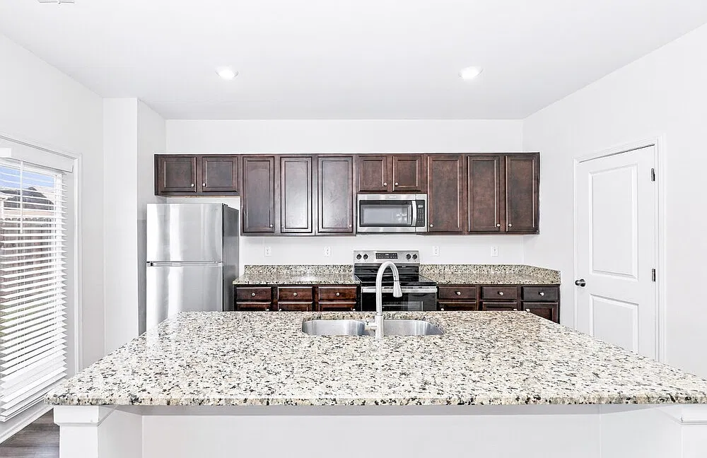 4 bed, 3.0 bath, 2570 sqft, $2,345 — Photo 4