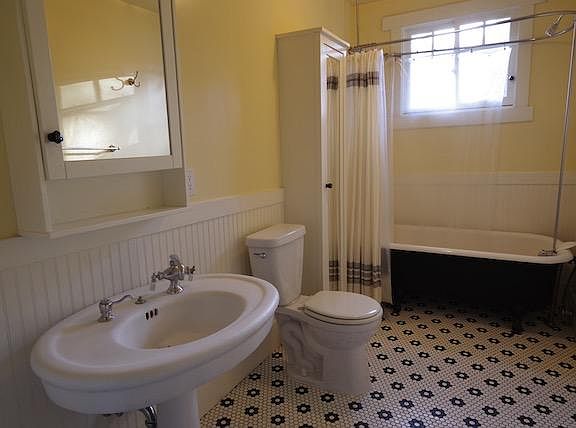 5th image of 310 Mount Washington Dr