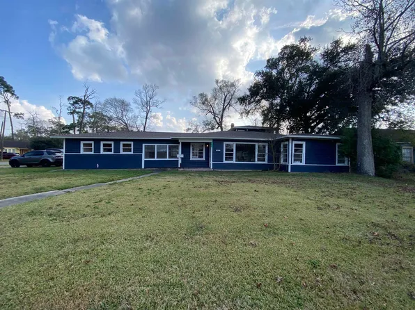 3015 Timberwood Ln, Beaumont, TX 77703