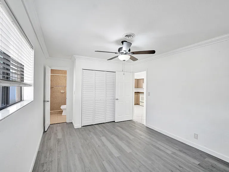 4360 NE 13th Ave — Photo 13