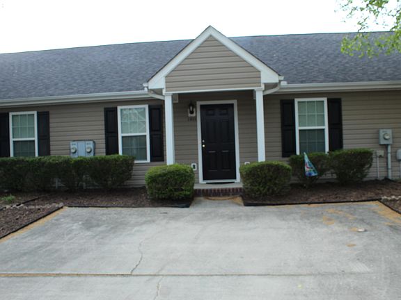 3rd image of 1802 Honeysuckle Way