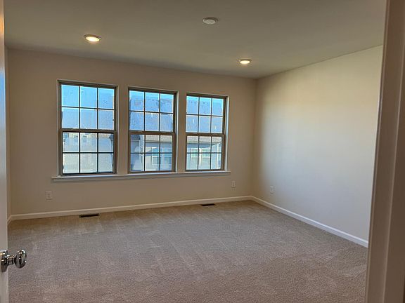 5th image of 119 S Buck Tavern Way