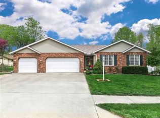 123 Steven Dr, Troy, IL 62294