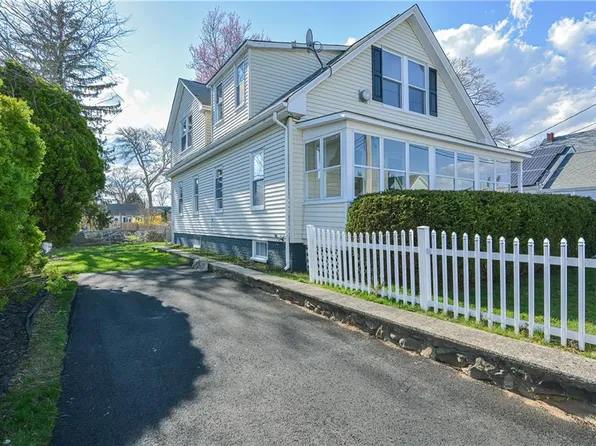 151 Worcester Ave E, Riverside, RI 02915