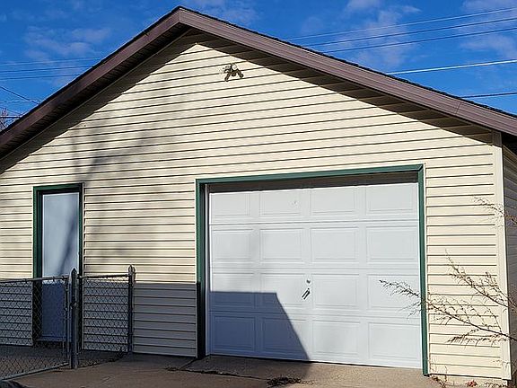 2nd image of 1114 E 30th Dr