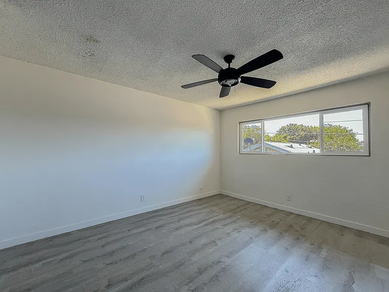 12128 Ramona Ave — Photo 46