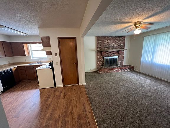 4th image of 401-403 W Ash St
