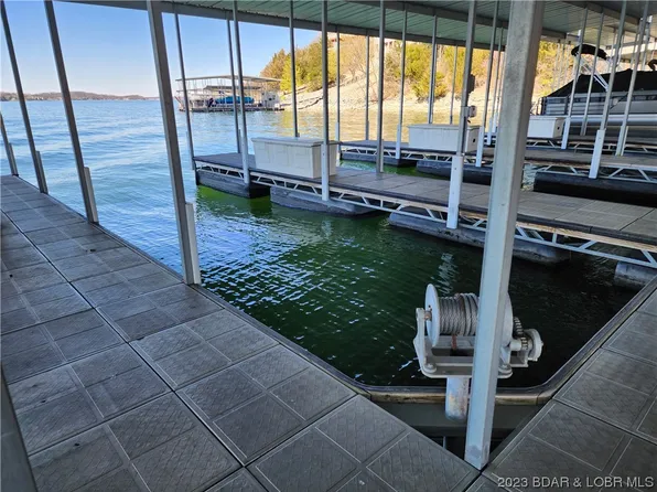 89 Beacon Point Cir, Lake Ozark, MO 65049