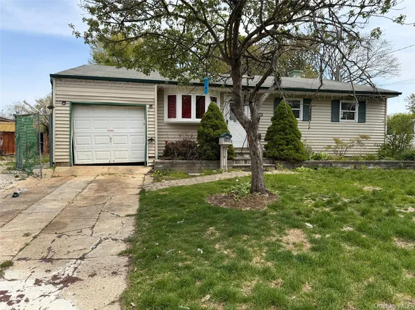 (undisclosed Address), Bay Shore, NY 11706