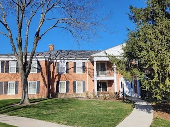 550 Shorely Dr APT 202, Barrington, IL 60010
