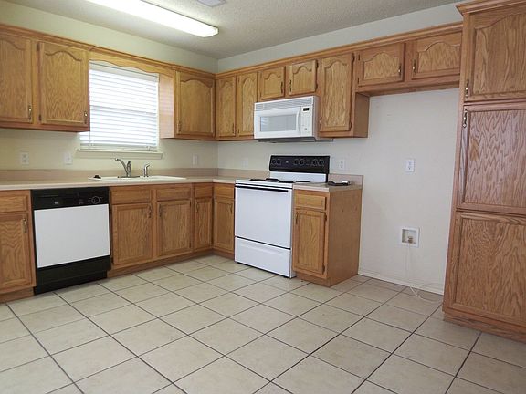 4th image of 10615 Belton Ave