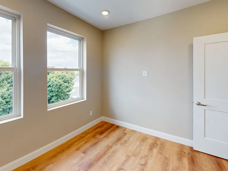 100 Revere St — Photo 30