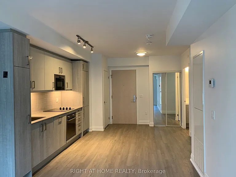 77 Mutual St #1010 — Photo 6