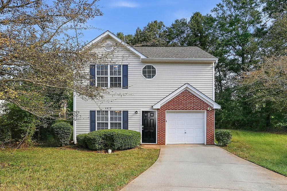 3 bed, 2.5 bath, 1438 sqft, $1,845 — Photo 1