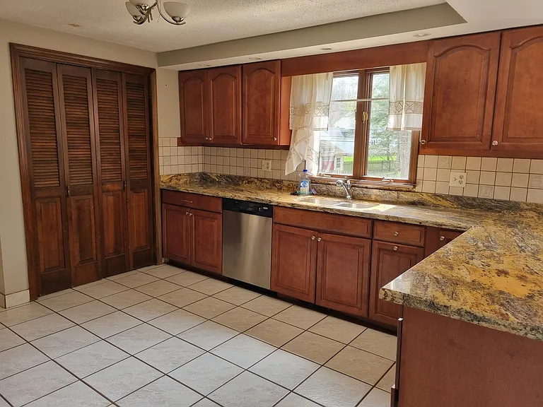 Shadow Wood Dr — Photo 4