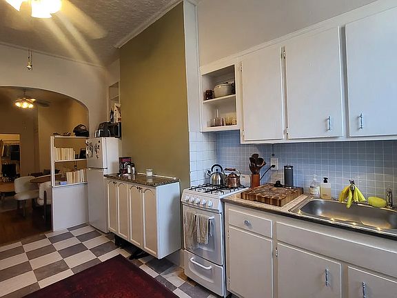 2nd image of 105 Engert Ave APT 2L