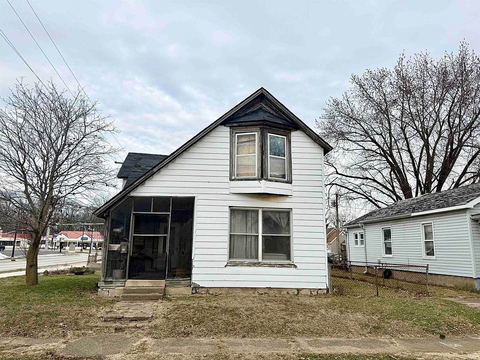 1st image of 636 W 3rd St