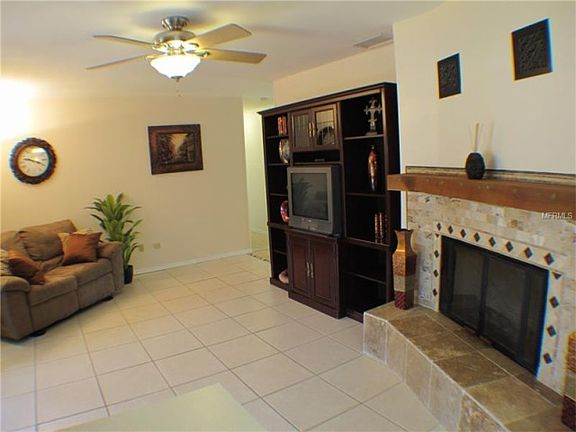 2nd image of 550 Oak Ct