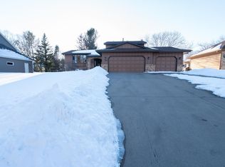 5799 Oxford St N, Shoreview, MN 55126