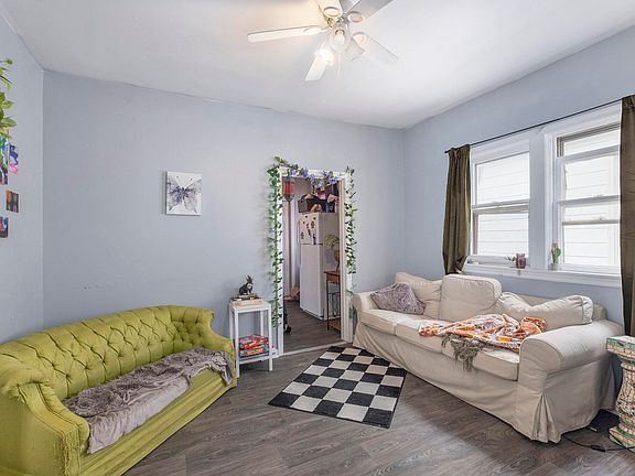 3rd image of 918 Nagold St NW
