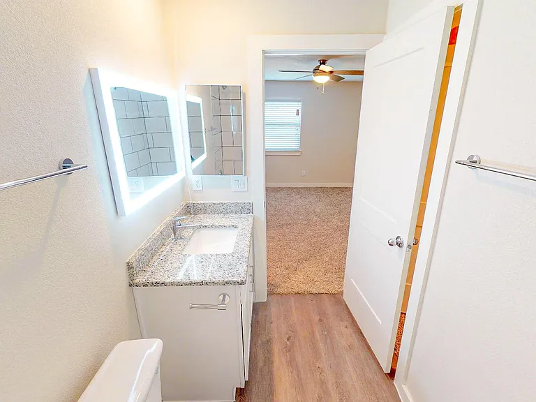 Mosswood Apartments — Photo 9