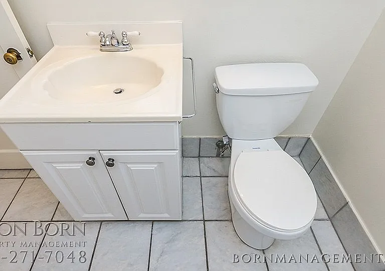 1351 Chestnut St — Photo 29