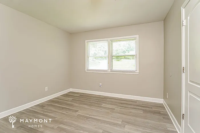 211 Erwin St — Photo 9