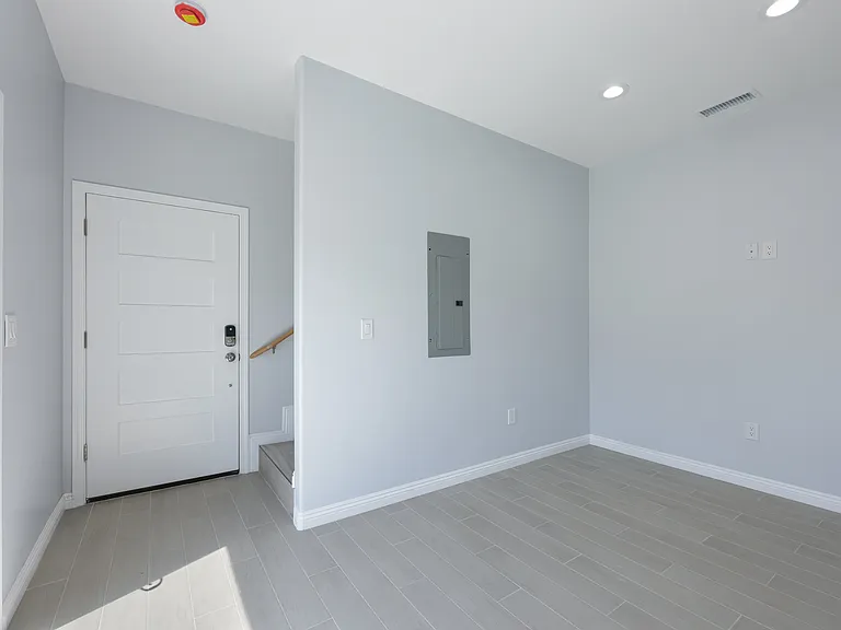 4839 Mansfield St — Photo 30