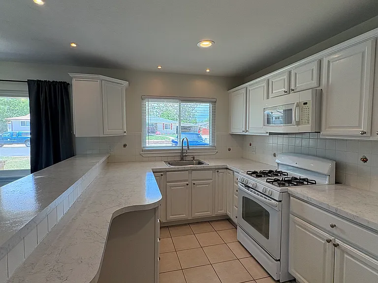 1174 S Umatilla St — Photo 6