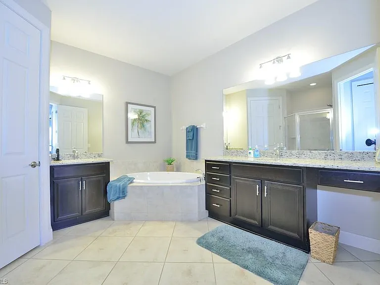 10271 Glastonbury Cir #102 — Photo 13