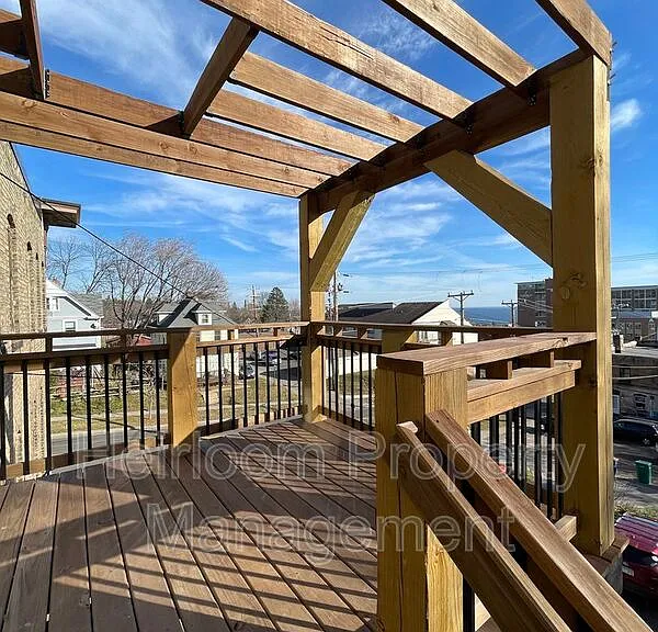 928 1/2 E 4th St #2 — Photo 7