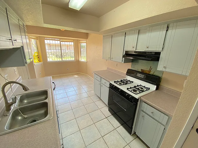 5000 Dearborne Dr — Photo 8