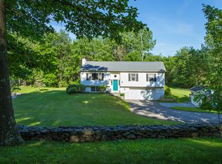 74 Peach Rd, Poughkeepsie, NY 12601