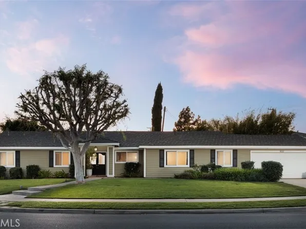 1032 Saint John Pl, Santa Ana, CA 92705