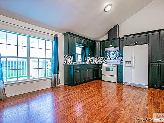5th image of 1601 N Fleetwood Ave