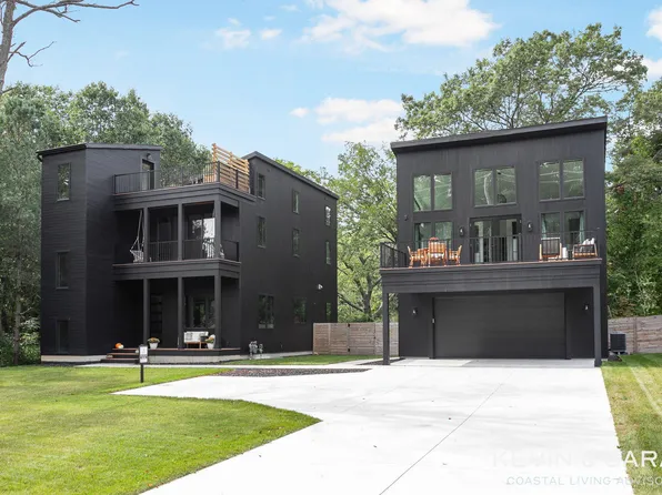 324 N Maple St, Saugatuck, MI 49453