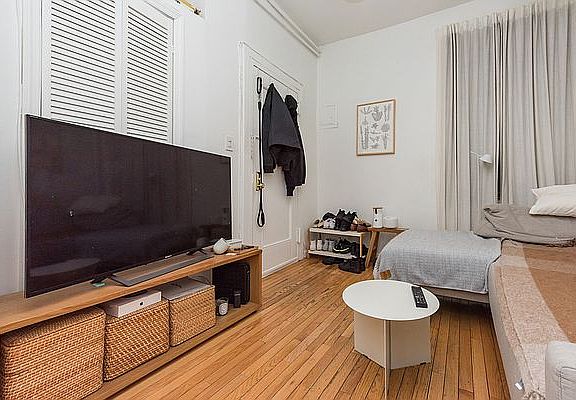 5th image of 97 E 7th St #6