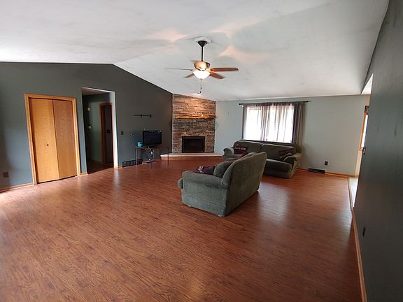 3rd image of 3717 Maywood Ct E
