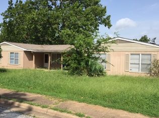 56 Pershing Dr, Denison, TX 75020