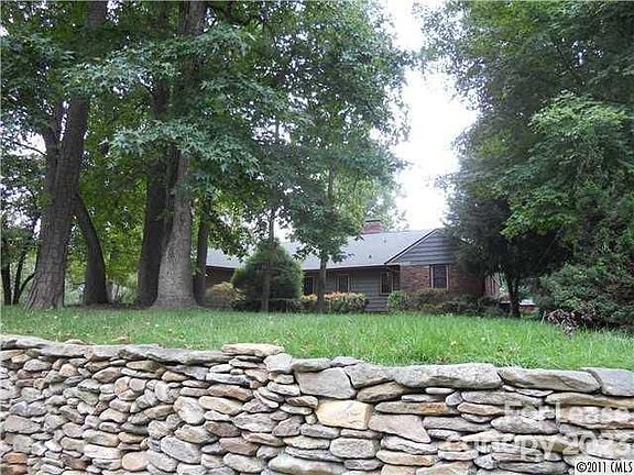 3rd image of 301 Rosemary Ln
