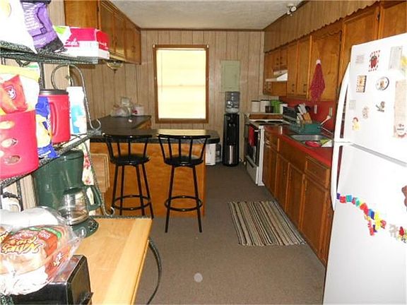 3rd image of 443 Gordon Dr