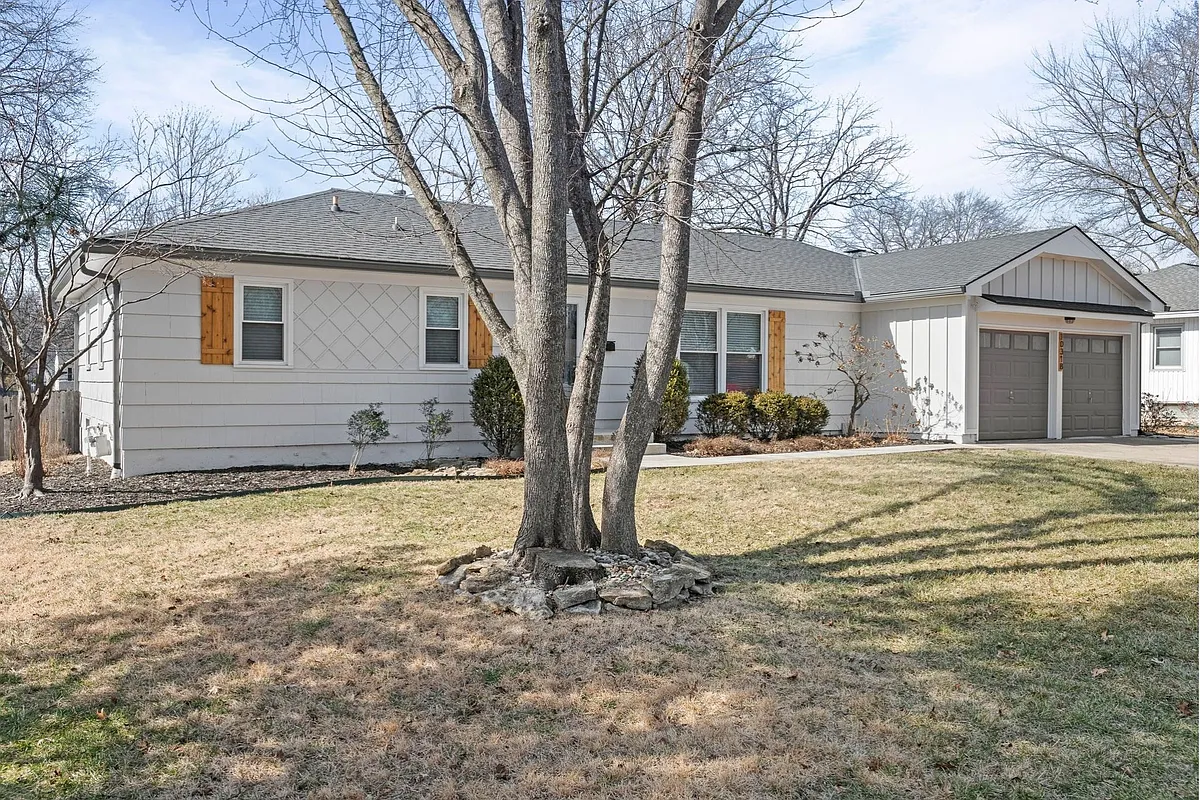 Building Photo - 10318 Dearborn Dr