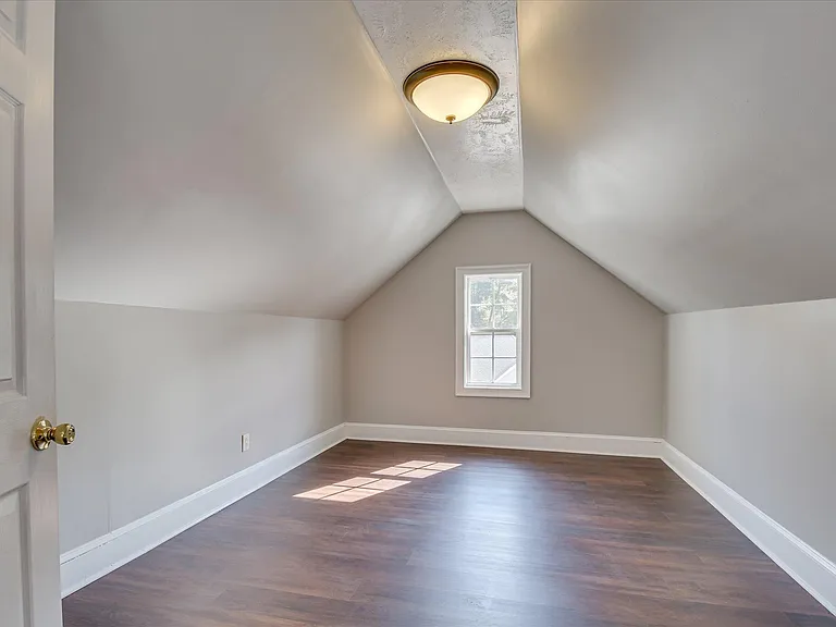 2909 Aylesbury Dr — Photo 33
