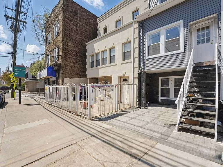 949 Summit Ave #2 — Photo 20