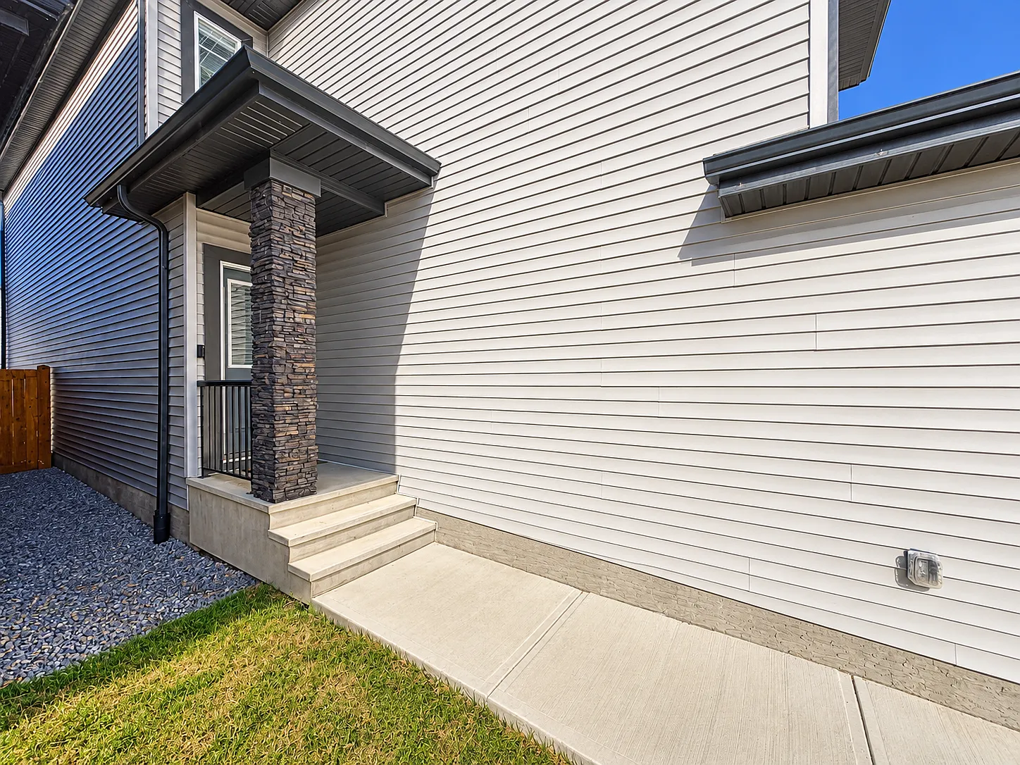 Laurel 3 Bed 2.5 Bath Home For Rent Edmonton — Photo 3