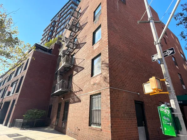 668 Washington Street image 10 of 14