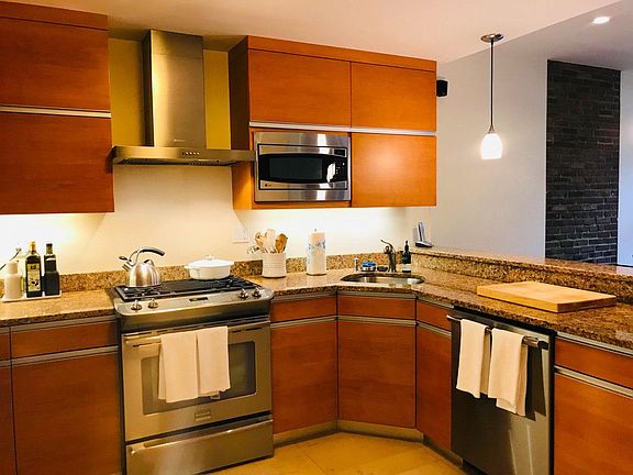 3rd image of 232 E 50th St